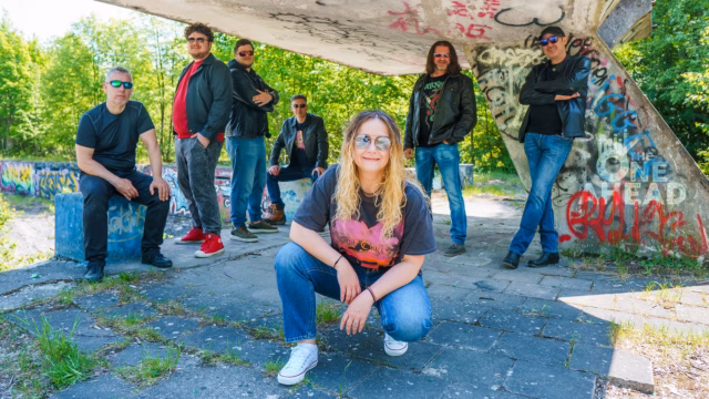 Kulisy sesji zdjęciowej zespołu z Kamilem Chmurą Kulisy sesji zdjęciowej zespołu z Kamilem Chmurą